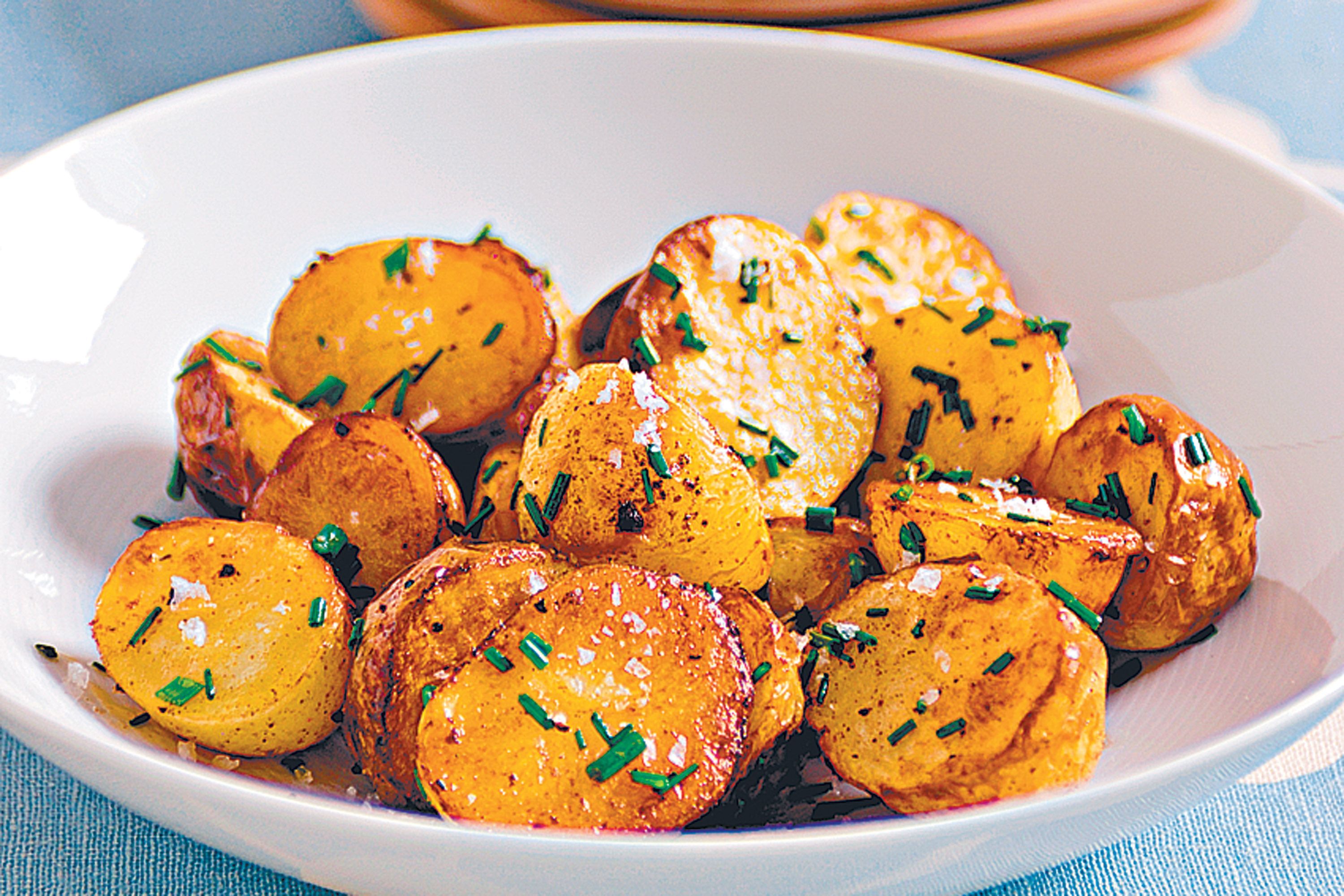 Paprika Baked Chat Potatoes with Lemon & Garlic Aioli